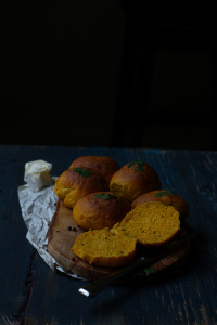 SPICED PEPPER PUMPKIN DINNER ROLLS-2